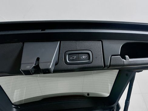 Used 2025 Volvo XC60 B5 Plus image 27