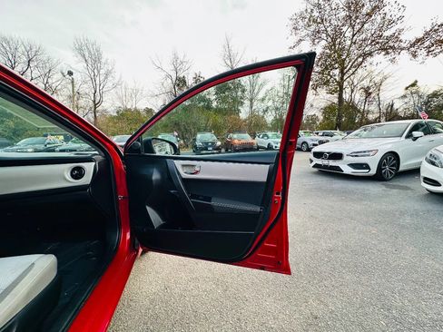 Used 2017 Toyota Corolla LE w/ Carpet Mat Package (TMS) image 24