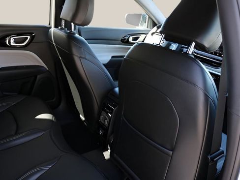 New 2026 Jeep Compass Limited AWD/4WD image 18