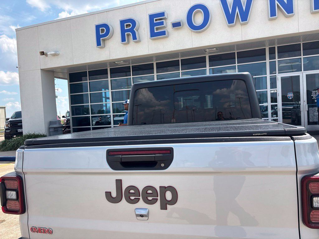Used 2023 Jeep Gladiator Rubicon w/ LED Lighting Group AWD/4WD image 9
