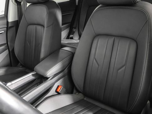 Used 2021 Audi e-tron Premium w/ Convenience Plus Package image 26