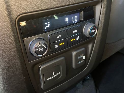 Used 2020 Buick Enclave Premium w/ Sun and Sites Package image 8