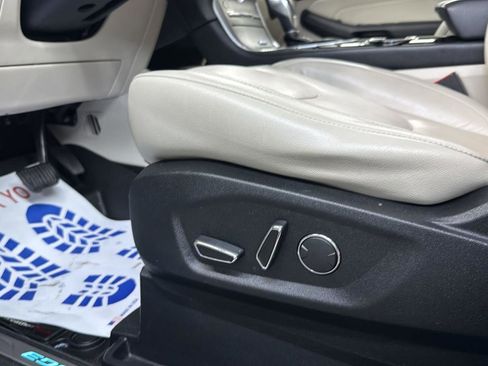 Certified 2018 Ford Edge Titanium w/ Technology Package image 11