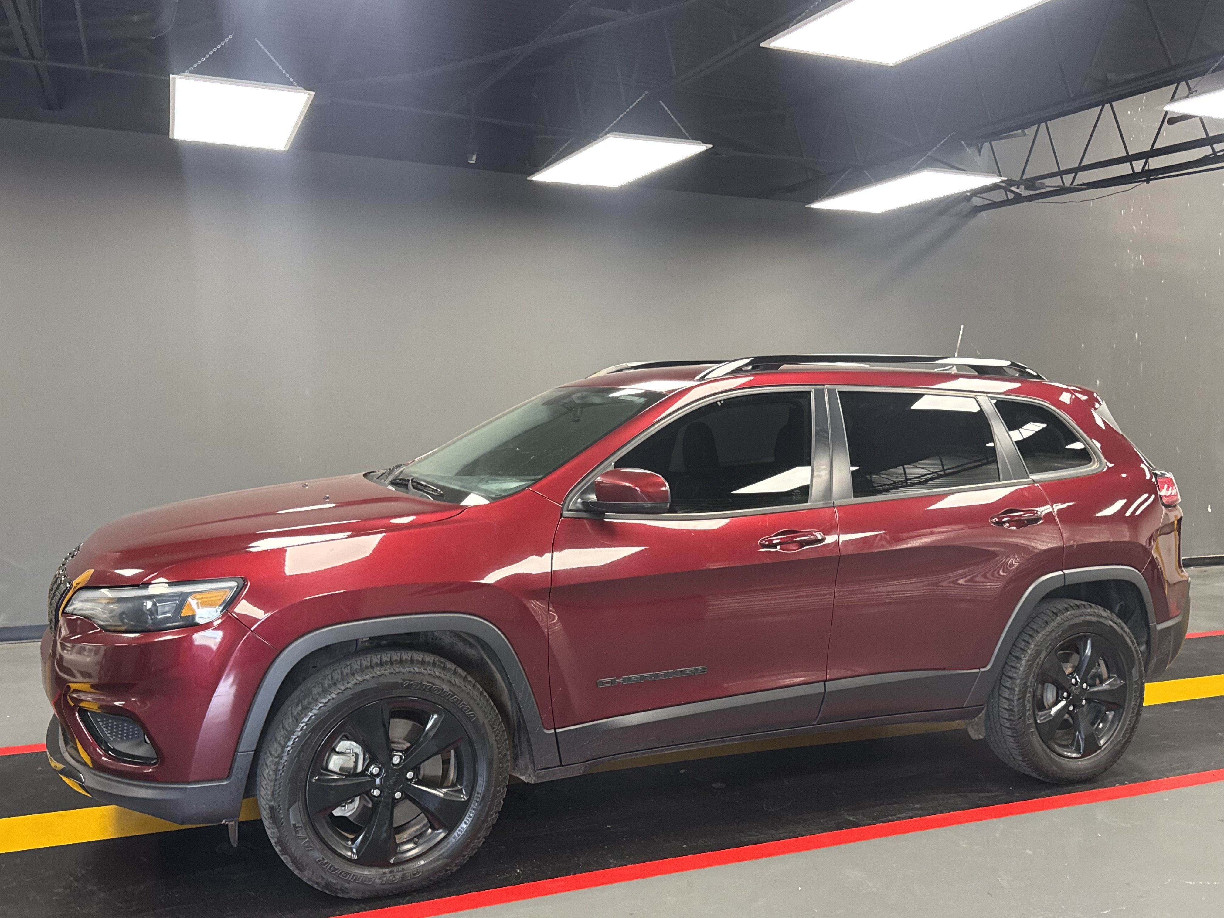 Used 2020 Jeep Cherokee Latitude Plus AWD/4WD image 2