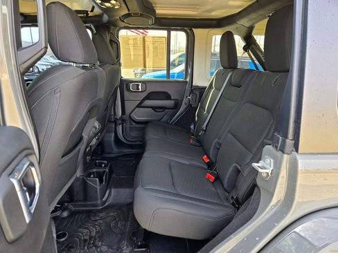 Used 2021 Jeep Wrangler Unlimited Sahara image 29