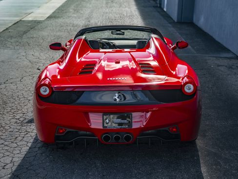 Used 2014 Ferrari 458 Spider image 4