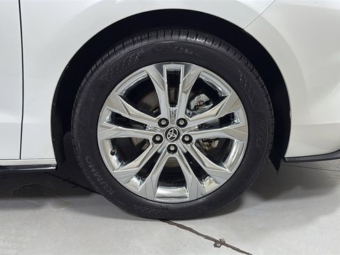 Certified 2023 Toyota Sienna Platinum image 22