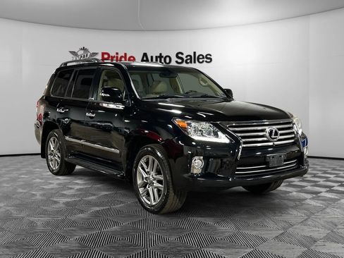 Used 2013 Lexus LX 570 4WD w/ Luxury Pkg image 3