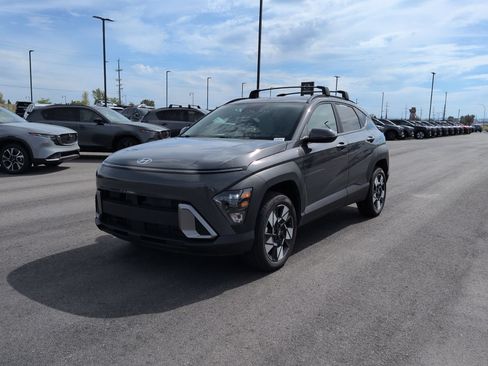 Used 2025 Hyundai Kona SEL AWD/4WD image 3