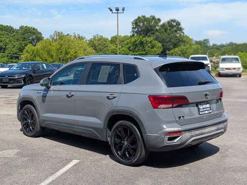 Used 2022 Volkswagen Taos SEL w/ Panoramic Sunroof Package FWD image 7