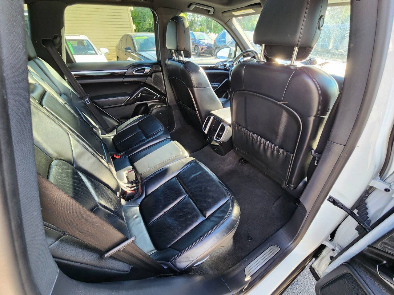 Used 2014 Porsche Cayenne Platinum Edition AWD/4WD image 30