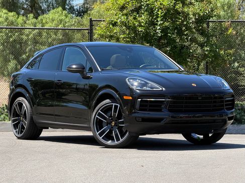 Certified 2023 Porsche Cayenne S AWD/4WD image 9