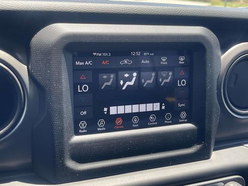 Used 2023 Jeep Gladiator Sport AWD/4WD image 26