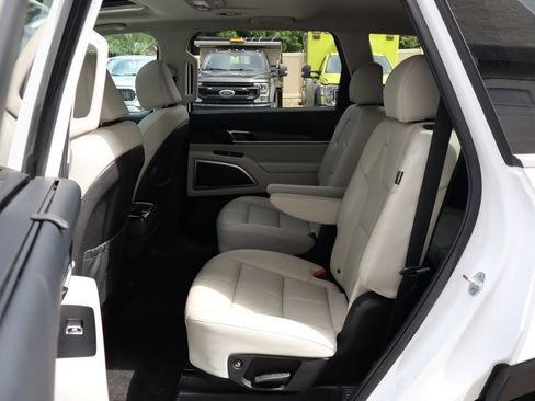 Used 2023 Kia Telluride EX w/ EX Captain's Chair Package AWD/4WD image 10