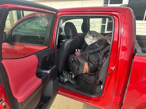 Used 2019 Toyota Tacoma SR5 image 8