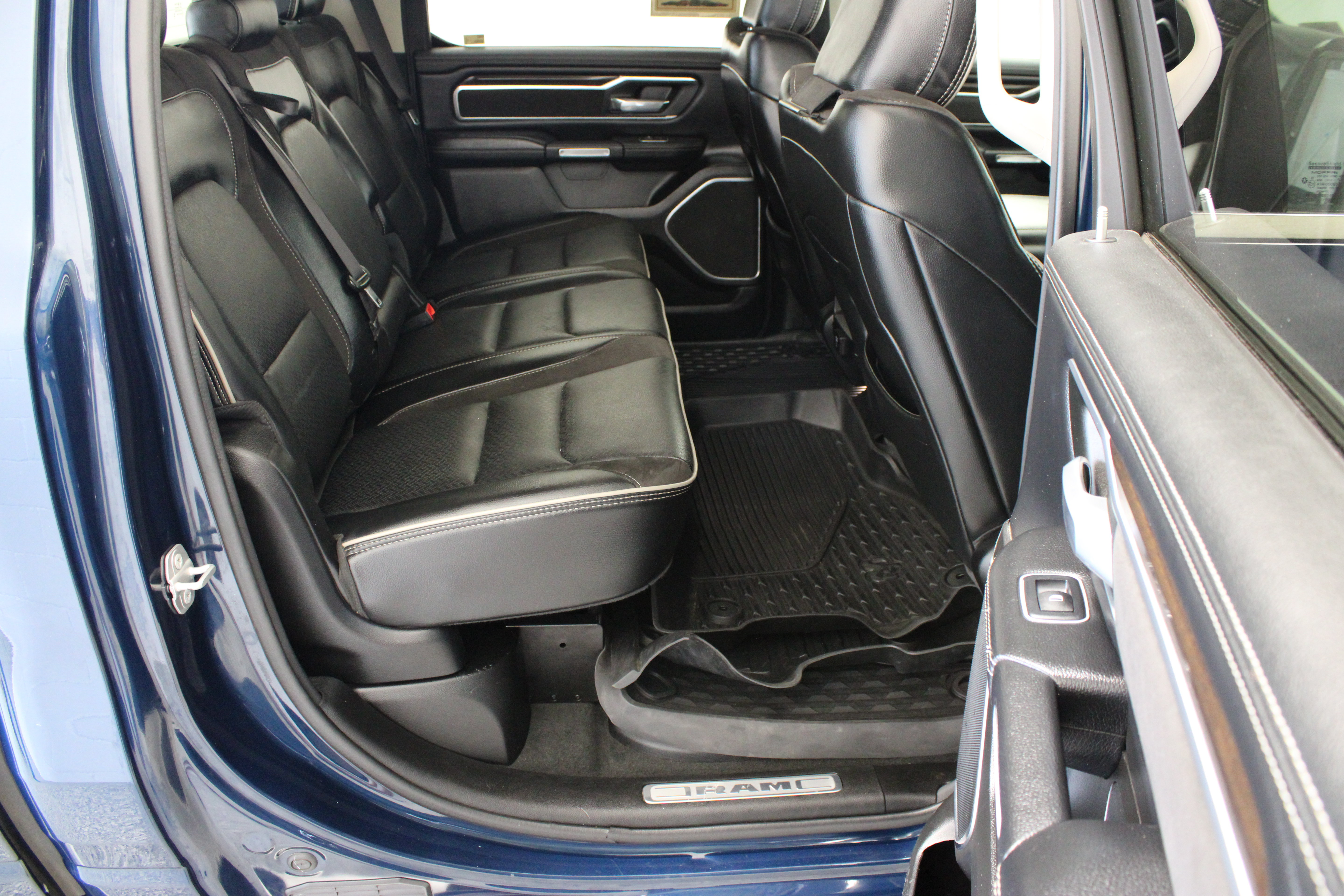 Used 2022 RAM 1500 Laramie AWD/4WD image 35
