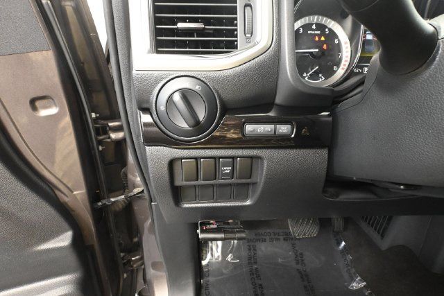 Used 2018 Nissan Titan SV AWD/4WD image 23