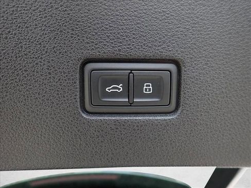 Used 2021 Audi Q8 Premium Plus w/ Premium Plus Package image 9