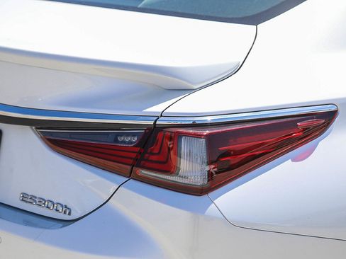 Used 2023 Lexus ES 300h w/ Premium Package FWD image 9