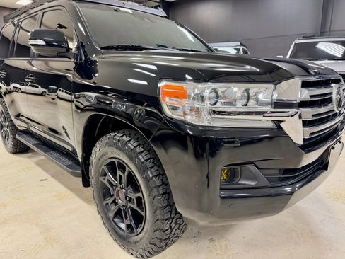 Used 2018 Toyota Land Cruiser image 17