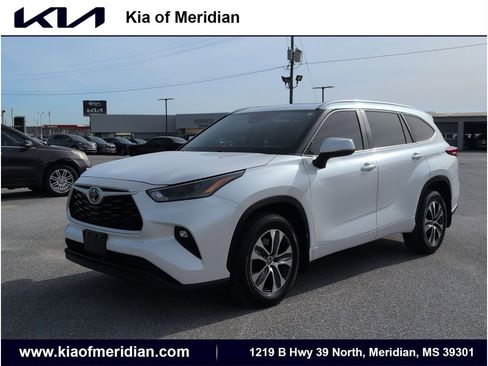 Used 2023 Toyota Highlander XLE image 1