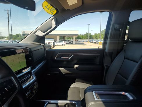 Used 2022 Chevrolet Silverado 1500 LTZ AWD/4WD image 27