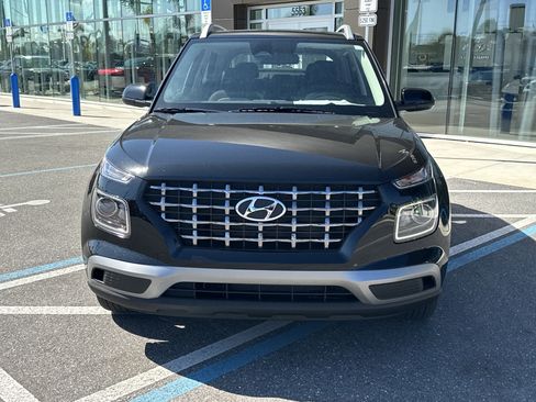 New 2025 Hyundai Venue SEL image 3