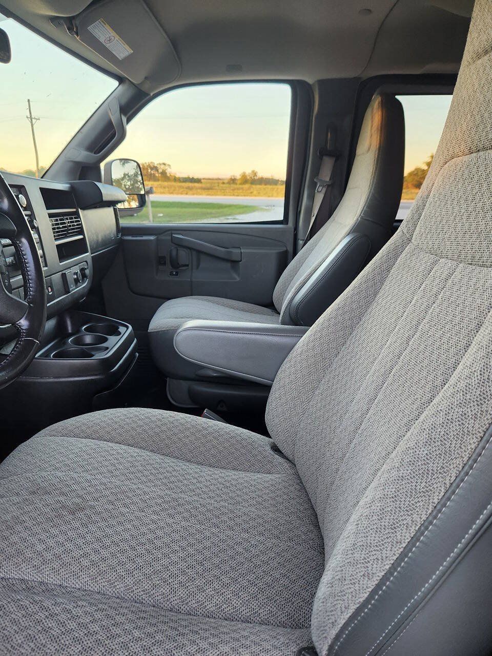 Used 2020 Chevrolet Express 3500 LS RWD image 6