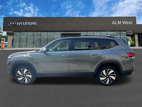 Used 2025 Volkswagen Atlas SE image 8