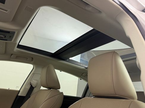 Used 2020 Lexus ES 350 Ultra Luxury w/ Accessory Package 2 image 16