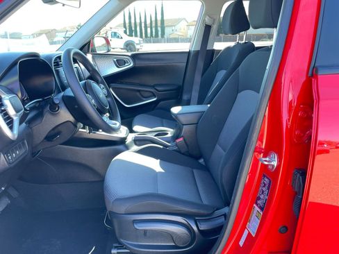 Used 2025 Kia Soul LX w/ LX Technology Package image 27