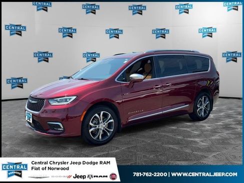 Used 2022 Chrysler Pacifica Pinnacle AWD/4WD image 1