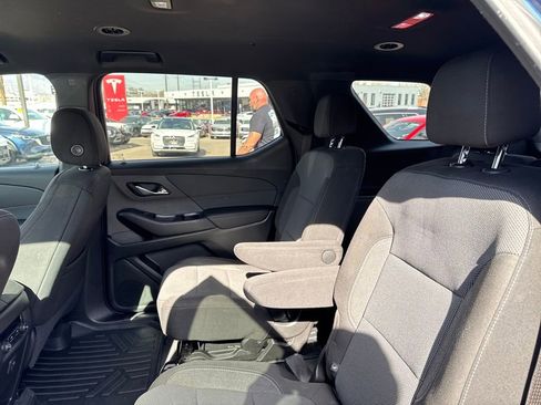Used 2022 Chevrolet Traverse LT image 29