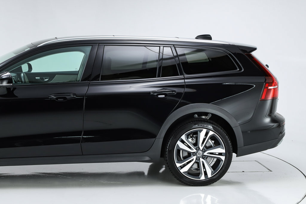 Used 2024 Volvo V60 B5 Cross Country Plus w/ Protection Package Premier AWD/4WD image 6