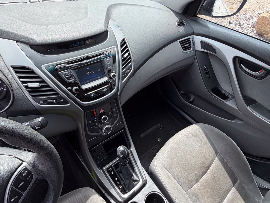 Used 2015 Hyundai Elantra SE w/ Option Group 02 FWD image 24