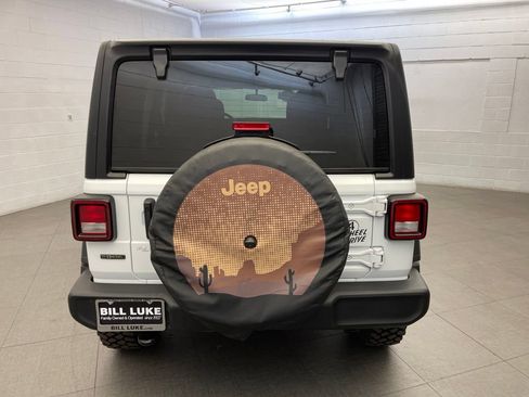 Used 2022 Jeep Wrangler Unlimited Sport AWD/4WD image 8