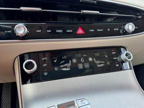 New 2026 Genesis GV70 2.5T Advanced AWD/4WD image 15