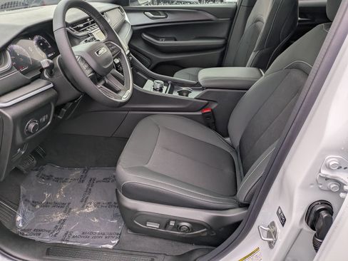 New 2026 Jeep Grand Cherokee Laredo X image 12