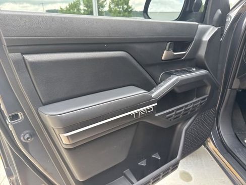 Used 2025 Toyota Tacoma SR5 AWD/4WD image 18