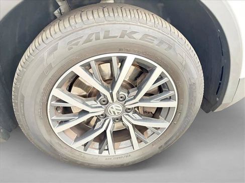 Used 2018 Volkswagen Tiguan SE FWD image 15