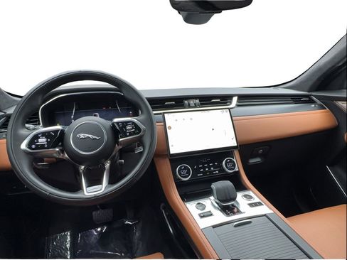 Used 2025 Jaguar F-PACE R-Dynamic S AWD/4WD image 34