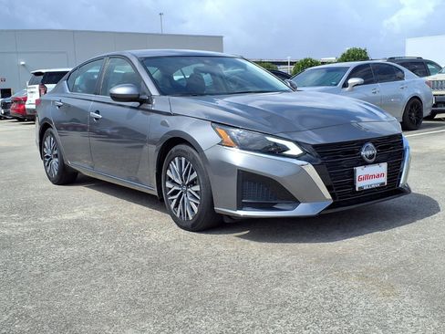 Used 2023 Nissan Altima 2.5 SV FWD image 2