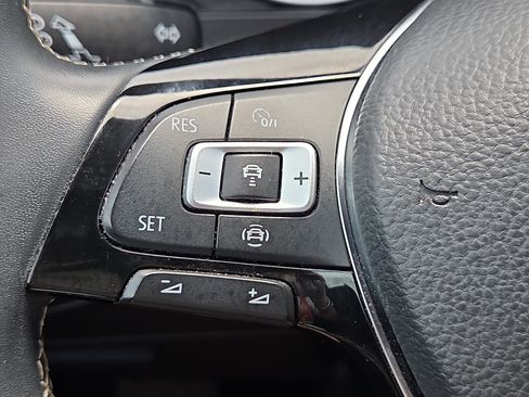 Used 2021 Volkswagen Tiguan SE AWD/4WD image 21