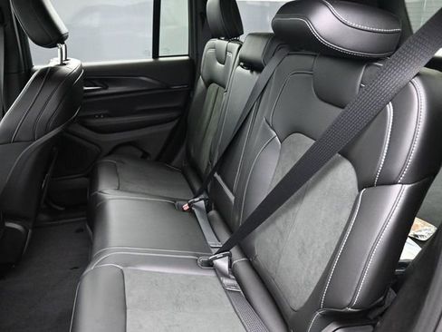 New 2025 Jeep Grand Cherokee Altitude image 17