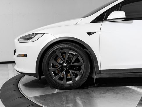 Used 2022 Tesla Model X image 11