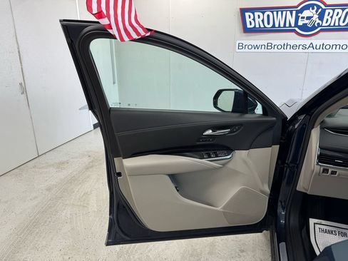 Used 2019 Cadillac XT4 Premium Luxury w/ Cold Weather Package AWD/4WD image 17