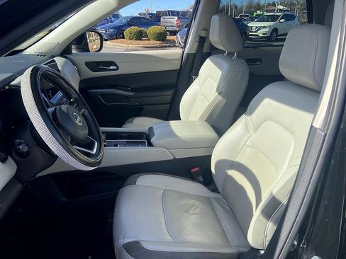 Certified 2022 Nissan Pathfinder SL w/ SL Premium Package image 11