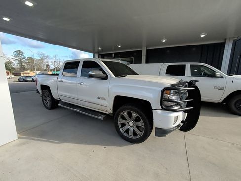 Used 2018 Chevrolet Silverado 1500 High Country image 3