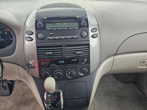 Used 2009 Toyota Sienna LE image 24