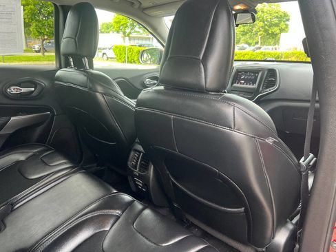 Used 2019 Jeep Cherokee Latitude Plus AWD/4WD image 27